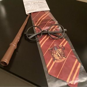 HARRY POTTER ACCESSORIES. GRYFFINDOR, TIE, WAND AND GLASSES
